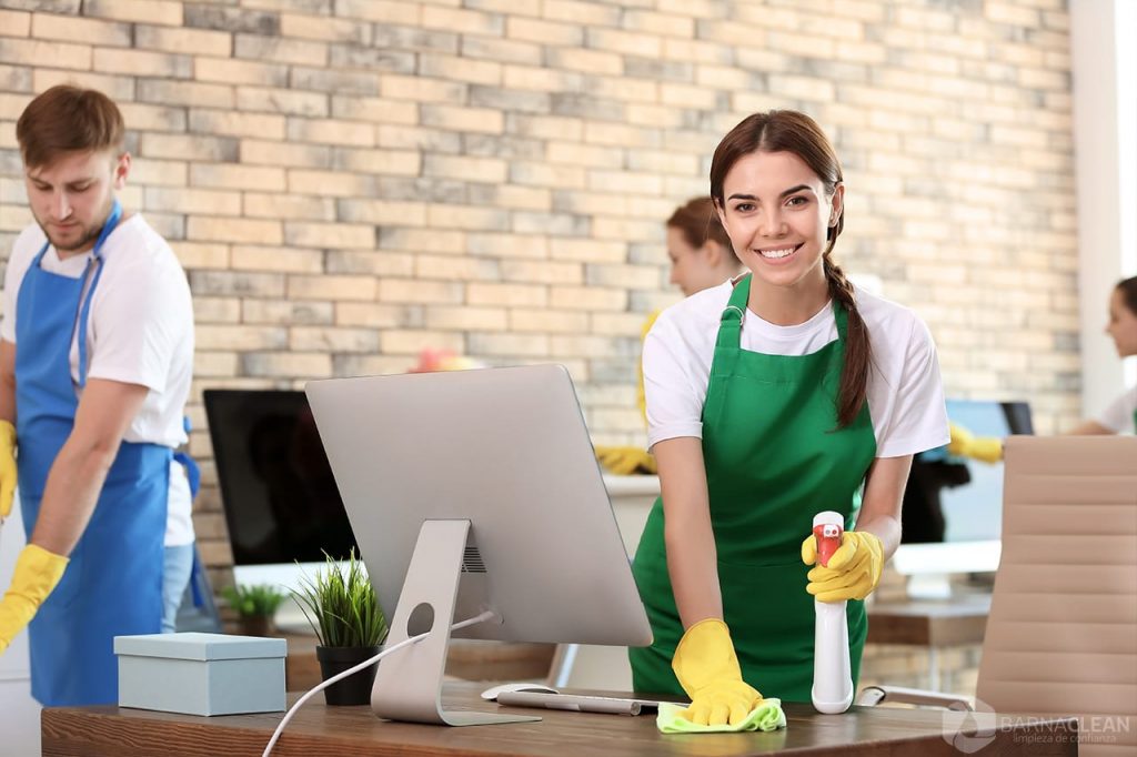 Limpieza de oficinas en barcelona y alrededores. Equipos expertos en limpieza barcelona